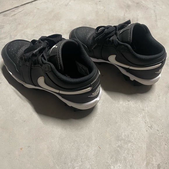 Boys Jordan low cleats - Picture 3 of 3